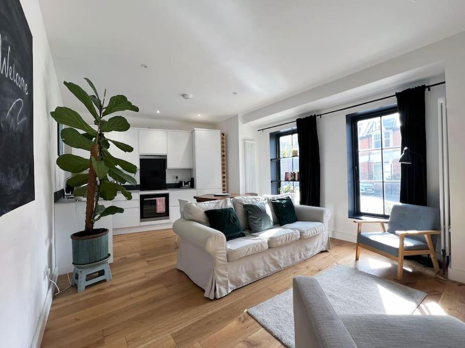 Poets Rest, Free Parking, Ev Socket Fees Apply Walk To Beach Hove Exterior foto